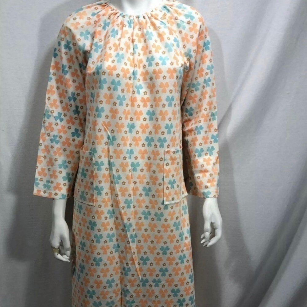 VINTAGE peach House Dress. Peach, Blue, White, Purple Floral. Front Pockets
